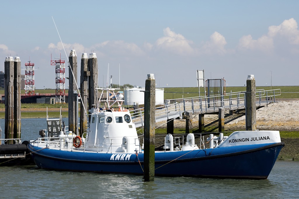 KNRM Koninklijke Nederlandse Redding Maatschappij hdr sar reddingsboot lifeguard scheepvaart zeevaart koopvaardij marine